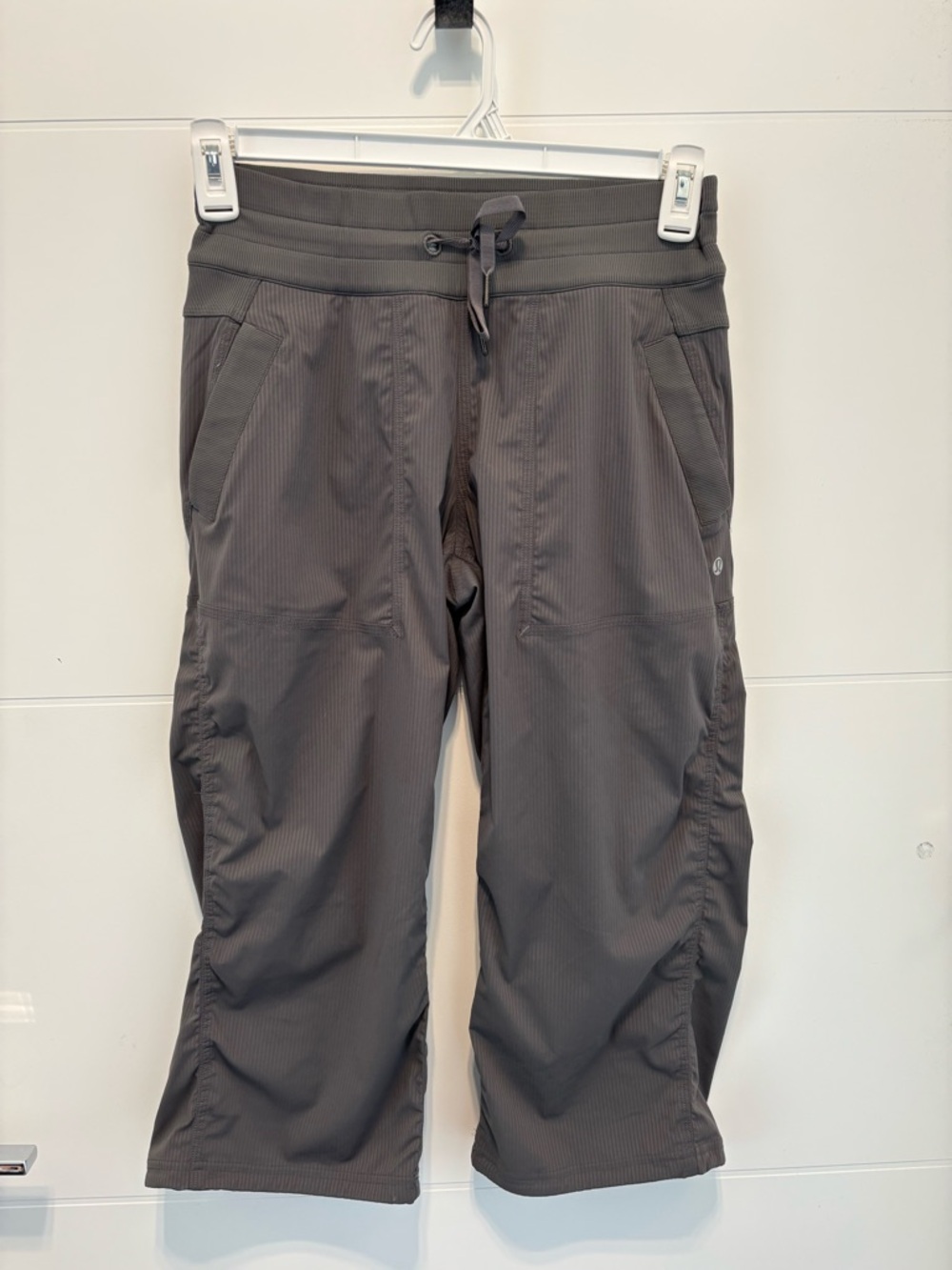lululemon athletica Women's Gray Capris with Drawstring Waist